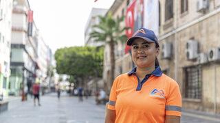 Temizlik işçisi olarak çalıştığı belediyenin Türk halk müziği solisti oldu