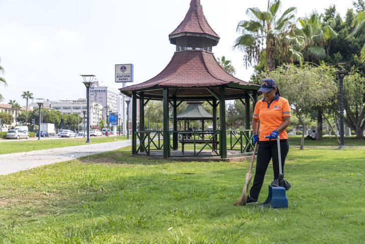 Temizlik işçisi olarak çalıştığı belediyenin Türk halk müziği solisti oldu G3