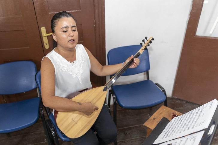 Temizlik işçisi olarak çalıştığı belediyenin Türk halk müziği solisti oldu G5