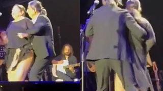 İzel Çelik Ercan 30 yıl sonra konser verdi! İzel sahnede fenalaştı