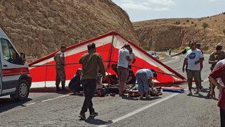 Batman'da korkunç olay! Yamaç paraşütüyle yola çakıldılar
