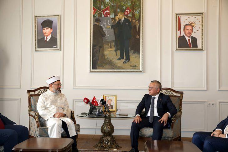 Diyanet İşleri Başkanı Erbaş, Sivas'ta ziyaretlerde bulundu G3