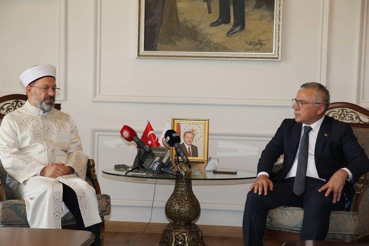 Diyanet İşleri Başkanı Erbaş, Sivas'ta ziyaretlerde bulundu G4