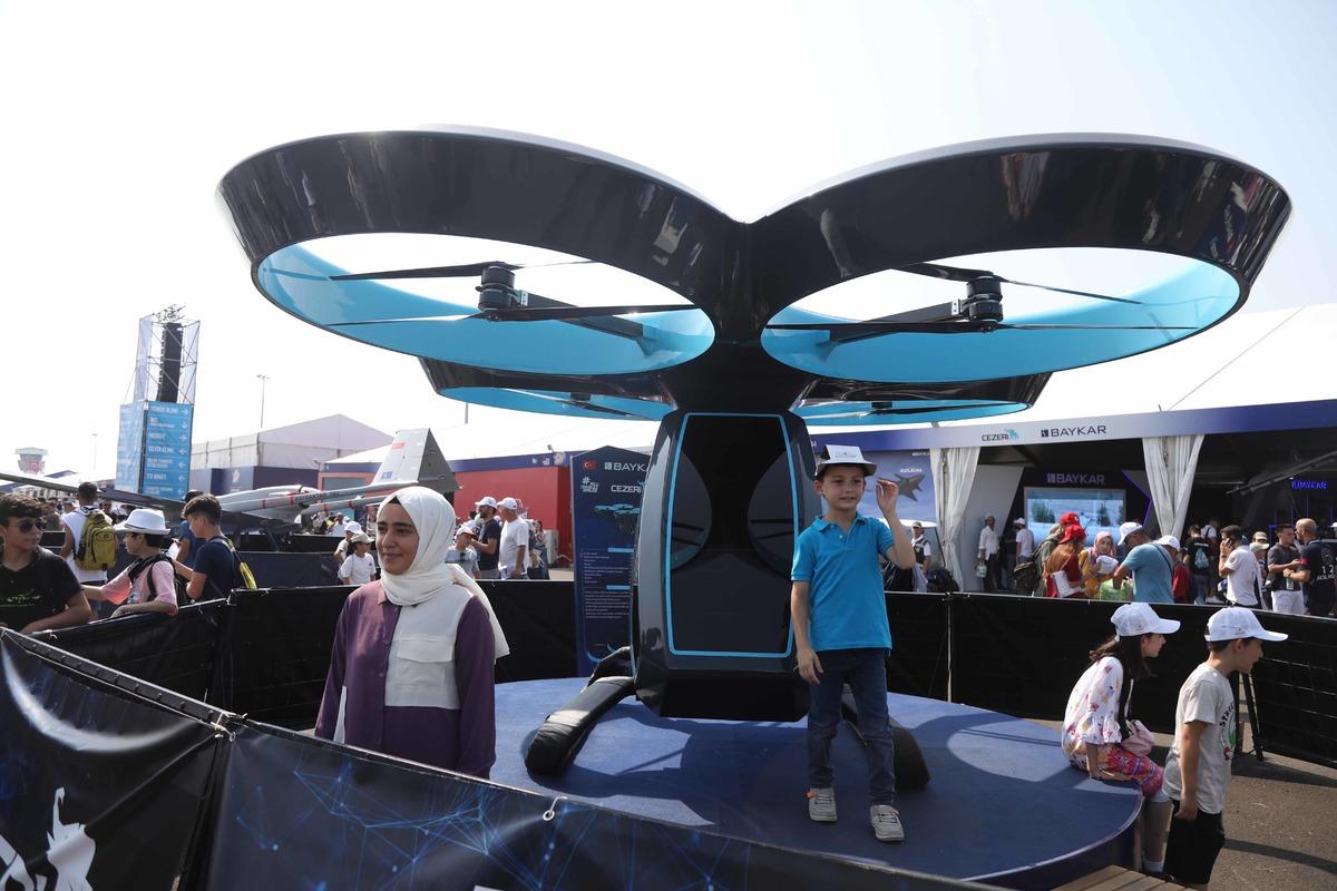 T&uuml;rkiye'nin ilk u&ccedil;an arabası Cezeri TEKNOFEST KARADENİZ'de ilgi g&ouml;r&uuml;yor