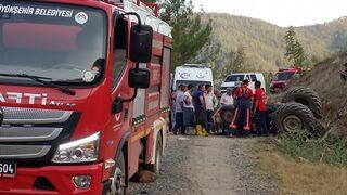 Mersin'de devrilen traktörün altında kalan sürücü yaşamını yitirdi