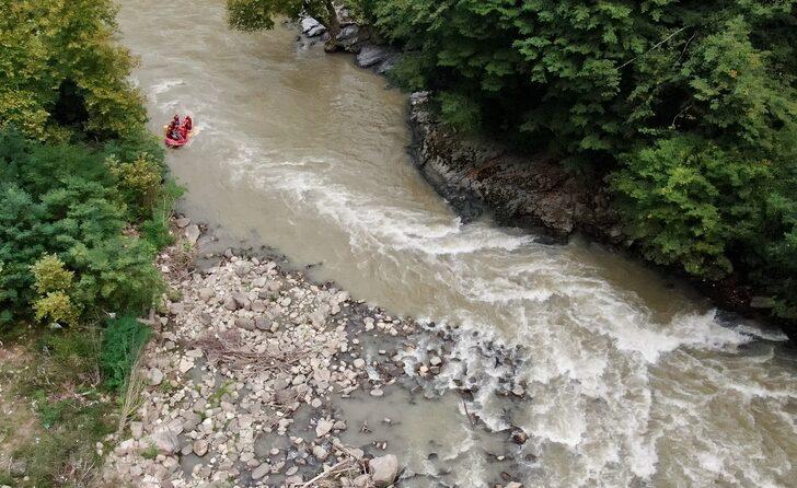 Adrenalin tutkunları Melen Çayı'nda rafting yaptı G2
