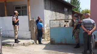 Amasya'da birlikte yaşadığı kişi tarafından silahla vurulan kadın ile oğlu öldü