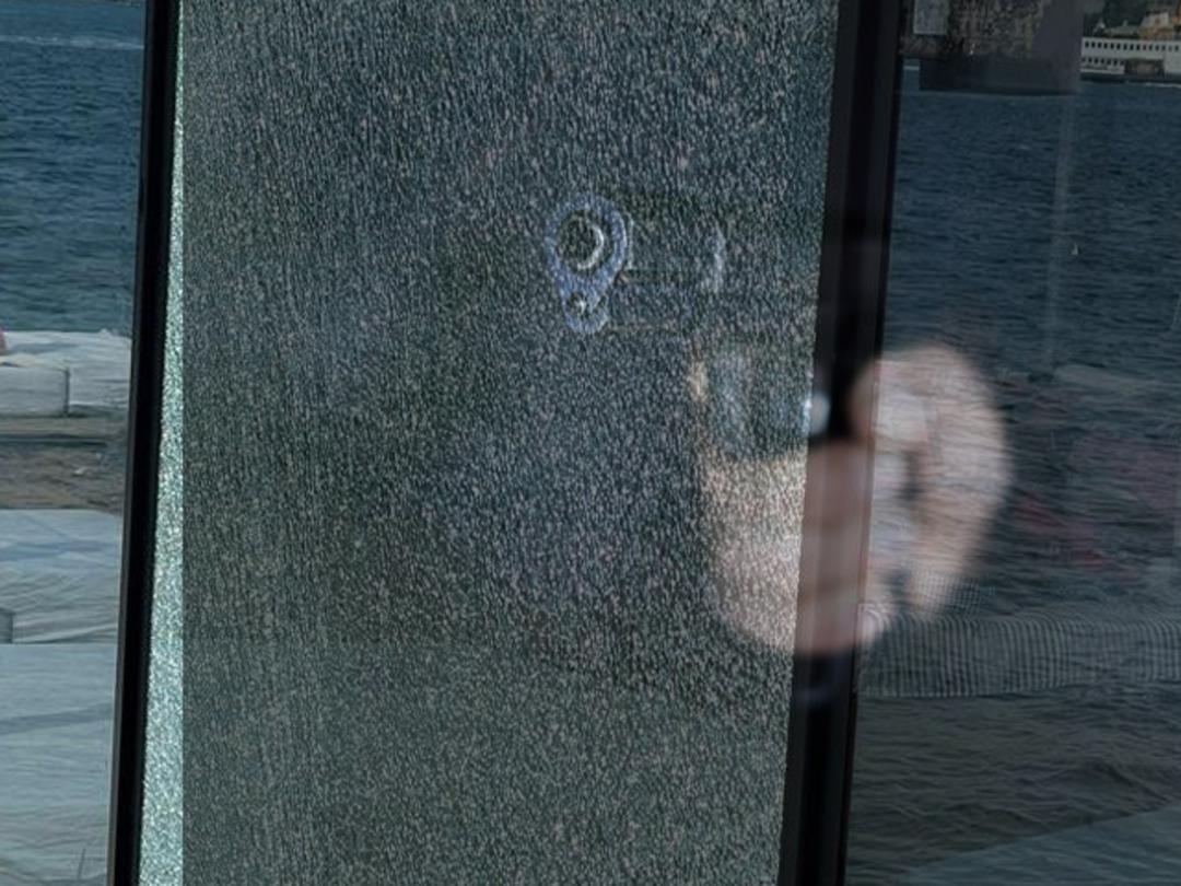 Son dakika: Olaylar bitmiyor! TFF binasına saldırının ardından bu kez Galatasaray Adası'na ateş a&ccedil;ıldı!