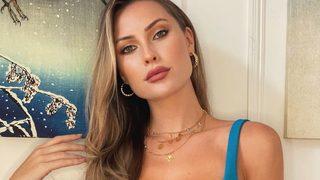 Serdar Ortaç'ın eski eşi Chloe Loughnan bikinili pozuyla mest etti!