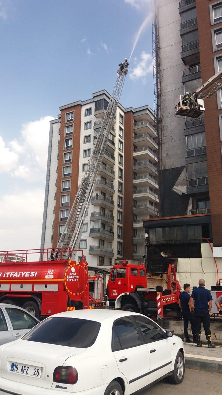 Sivas'ta apartman ve ev yangını hasara neden oldu G2