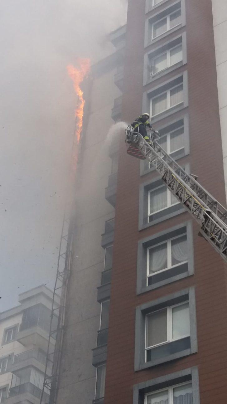 Sivas'ta apartman ve ev yangını hasara neden oldu G3