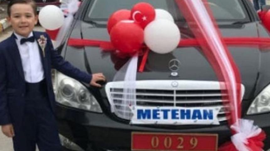 Fikri Işık’ın makam aracı, şehit oğlunun sünneti için süslendi