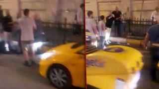 Takside dehşet anları! Turist kadını indirmeye çalıştı, şoförü darp etti! Kız arkada iki büklüm ağlıyordu