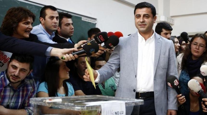 HDP se&ccedil;im barajını aştı: AK Parti ile koalisyon yok