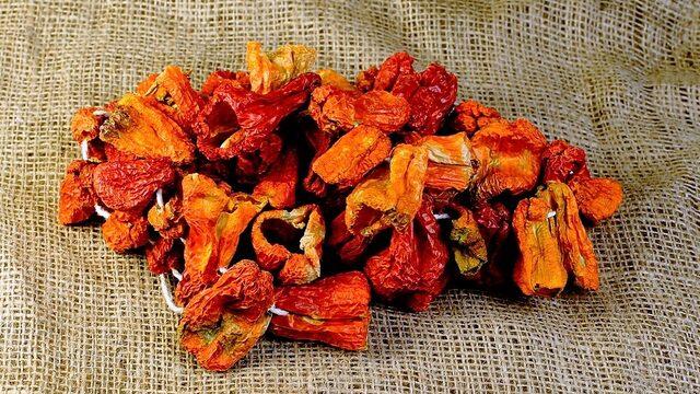 Dolmalık biber nasıl kurutulur? Fırında ve güneşte biber kurutma yöntemleri