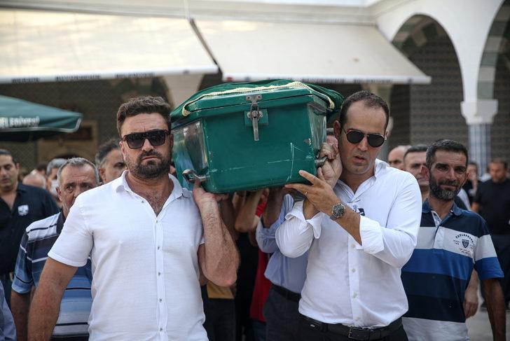 Kalp krizi sonucu hayatını kaybeden iş insanı Nasrullah Ayan'ın cenazesi Mersin'de defnedildi G5