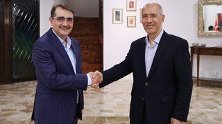 Enerji ve Tabii Kaynaklar Bakanı Dönmez, Petronas Başkanı Mohd Bakke Saleh ile görüştü