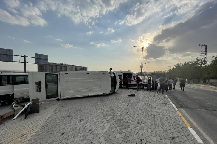 Elazığ'da minibüs ile otomobilin çarpıştığı kazada 5 kişi yaralandı G2