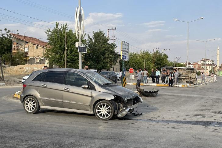 Elazığ'da minibüs ile otomobilin çarpıştığı kazada 5 kişi yaralandı G4