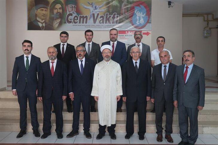 Diyanet İşleri Başkanı Erbaş, Sivas'ta Ali Baba Cemevi'ni ziyaret etti G3