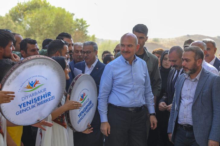 İçişleri Bakanı Süleyman Soylu, Diyarbakır Lice'de gençlerle buluştu: G1