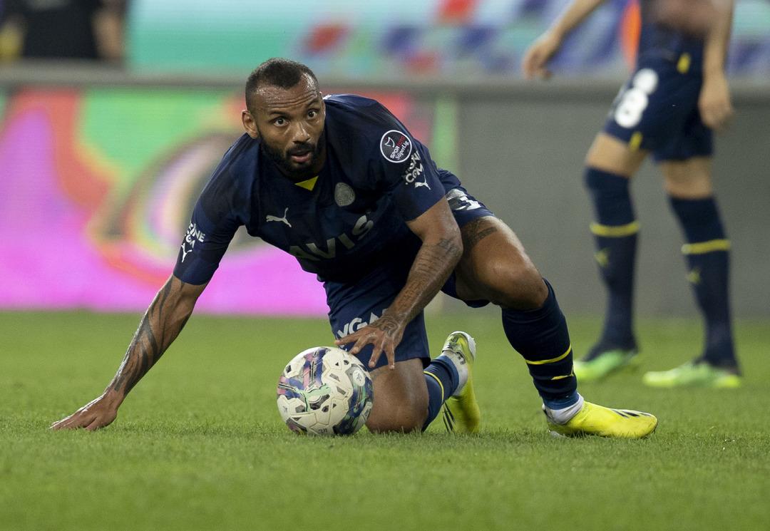 Son dakika: Fenerbah&ccedil;e - Kayserispor ma&ccedil;ında y&uuml;rekleri ağza getiren an! Yeni transfer Joao Pedro hareketsiz şekilde yerde kaldı...