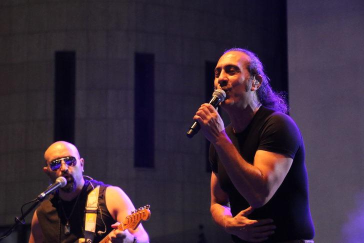 Uşak'ın kurtuluşunun 100. yıl dönümü dolayısıyla sanatçı Kıraç konser verdi G2