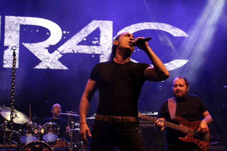 Uşak'ın kurtuluşunun 100. yıl dönümü dolayısıyla sanatçı Kıraç konser verdi G4