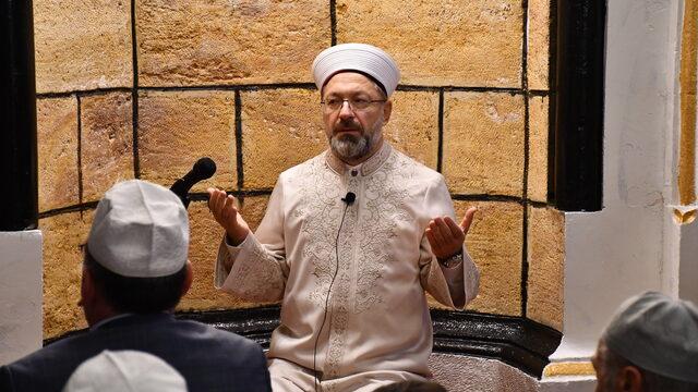 Diyanet İşleri Başkanı Erbaş, Sivas'ta tarihi Ulu Cami'de sabah namazını kıldı: