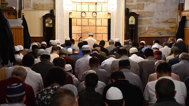 Diyanet İşleri Başkanı Erbaş, Sivas'ta tarihi Ulu Cami'de sabah namazını kıldı: G3