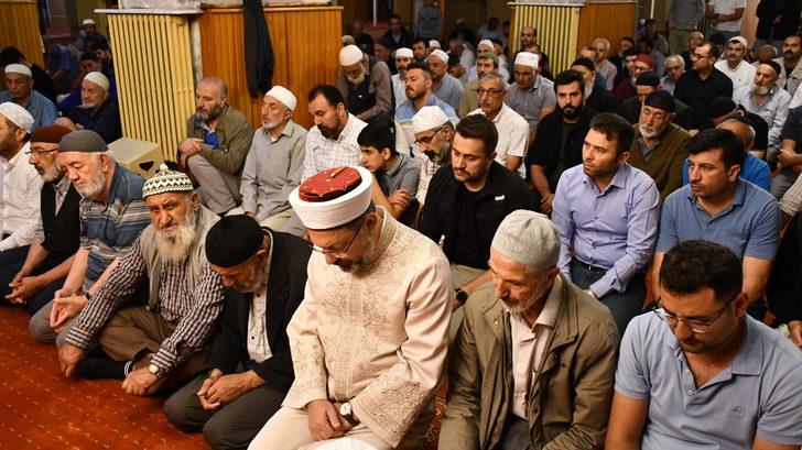 Diyanet İşleri Başkanı Erbaş, Sivas'ta tarihi Ulu Cami'de sabah namazını kıldı: G4