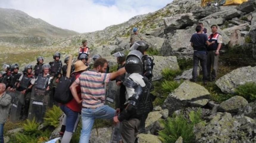 Yeşil Yol inşaatı asker gözetiminde yeniden başladı