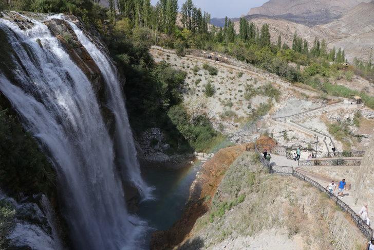 Tortum Şelalesi'nde sonbahar mevsiminde hafta sonu yoğunluğu G2