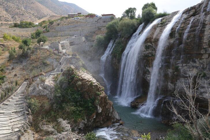Tortum Şelalesi'nde sonbahar mevsiminde hafta sonu yoğunluğu G5