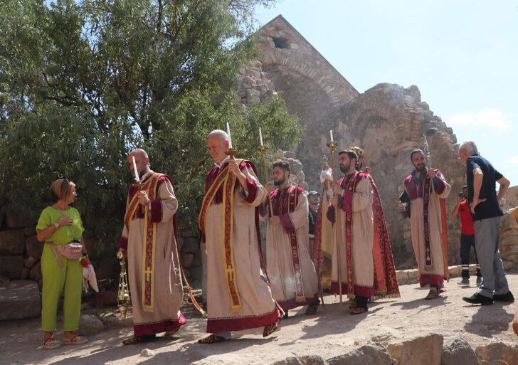 Ermeniler için büyük öneme sahip! Tarihi Akdamar Kilisesi'nde 10'uncu ayin G1