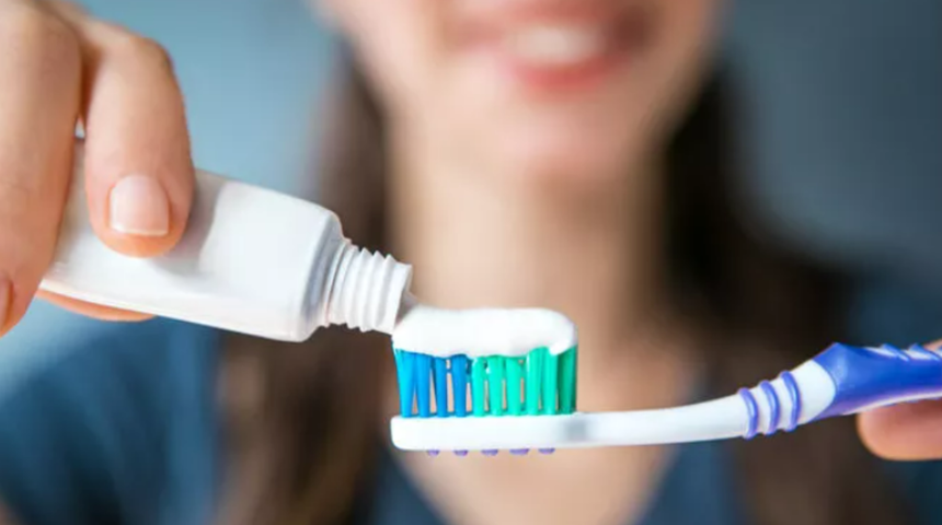 Bunca zaman yanlış biliyormuşuz! Diş fırçalarken en sık yapılan hata