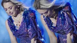 Hadise 'Küçük Bir Yol' şarkısını söylerken ağlamaya başladı! Şarkıya devam edemedi
