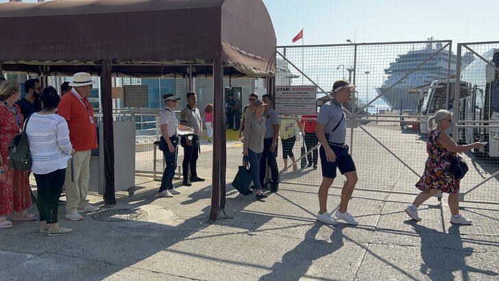 Alanya'ya "Seven Seas Explorer" ile 324 turist geldi G5