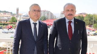 TBMM Başkanı Şentop, Sivas'ta valilik ve belediyeyi ziyaret etti