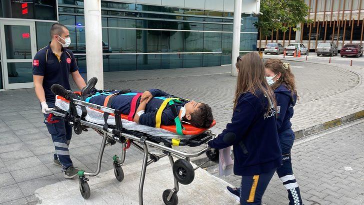 Karabük'te devrilen otomobildeki 3 kişi yaralandı G3