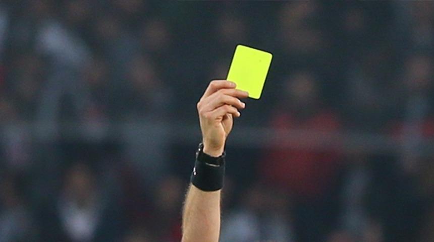 Dünyaca ünlü kulüpte yasadışı bahisten gözaltı! Meğer bilerek sarı kart görüyormuş...