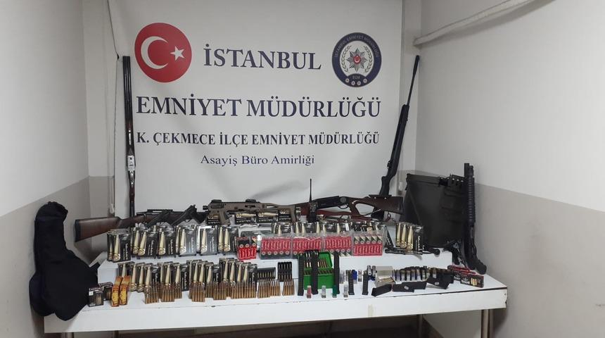 Küçükçekmece'deki silahlı ve bıçaklı kavgaya ilişkin operasyon