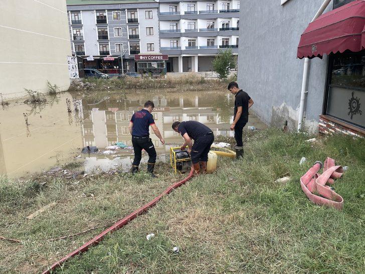 Kastamonu'da 2 kişinin yaralandığı su baskını güvenlik kamerasına yansıdı G2