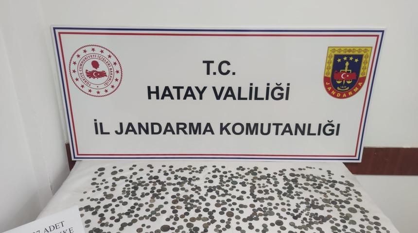 Hatay'da bir evde 1127 sikke ele geçirildi