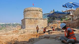 Antalya'nın simgelerinden Hıdırlık Kulesi'ndeki kazılarda sona yaklaşıldı