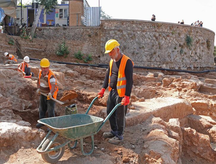 Antalya'nın simgelerinden Hıdırlık Kulesi'ndeki kazılarda sona yaklaşıldı G2