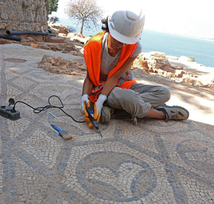 Antalya'nın simgelerinden Hıdırlık Kulesi'ndeki kazılarda sona yaklaşıldı G4