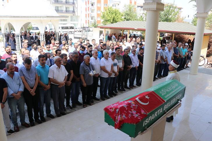 Yeni görev yerine giderken kazada yaşamını yitiren öğretmenin cenazesi Isparta'da toprağa verildi G5