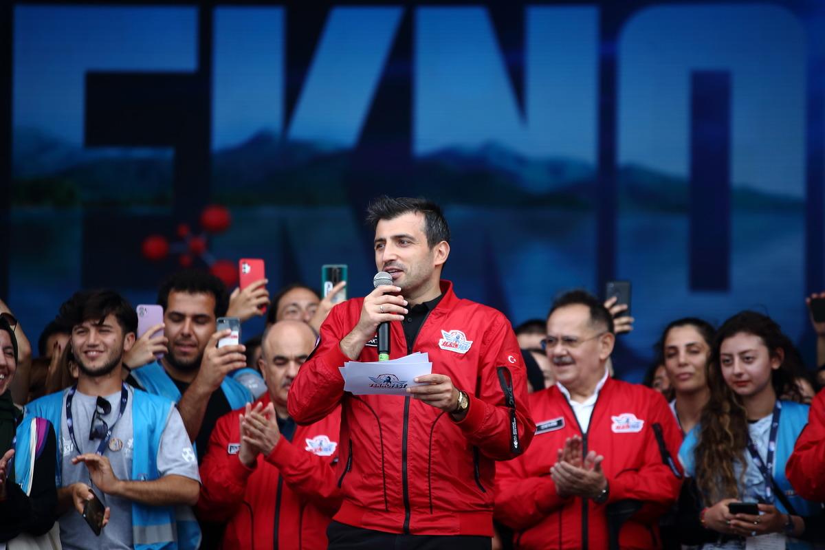 Sel&ccedil;uk Bayraktar, TEKNOFEST KARADENİZ &ouml;d&uuml;l t&ouml;reninde konuştu: