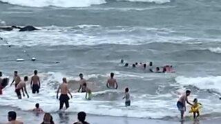 Denizde can pazarı... 7 kişilik aile ölümden döndü! Korku dolu anlar kamerada